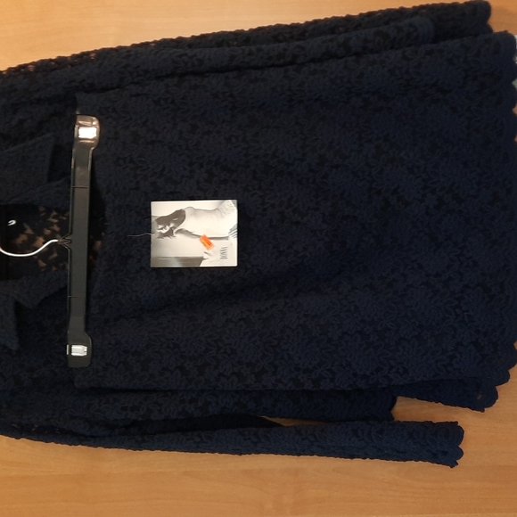 DONNA Suit/top& skirt - Picture 8 of 10